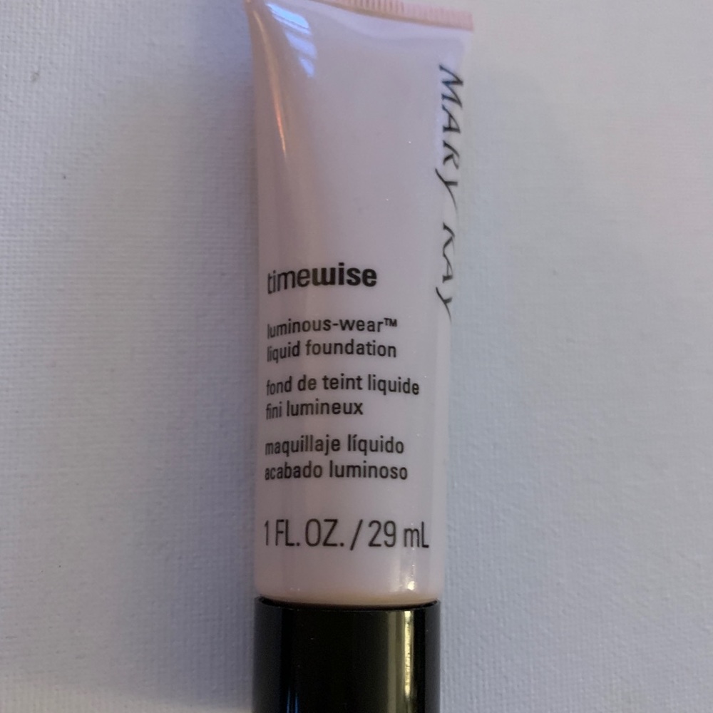 MARY KAY Bronze 2 Luminous Wear liquid foundation